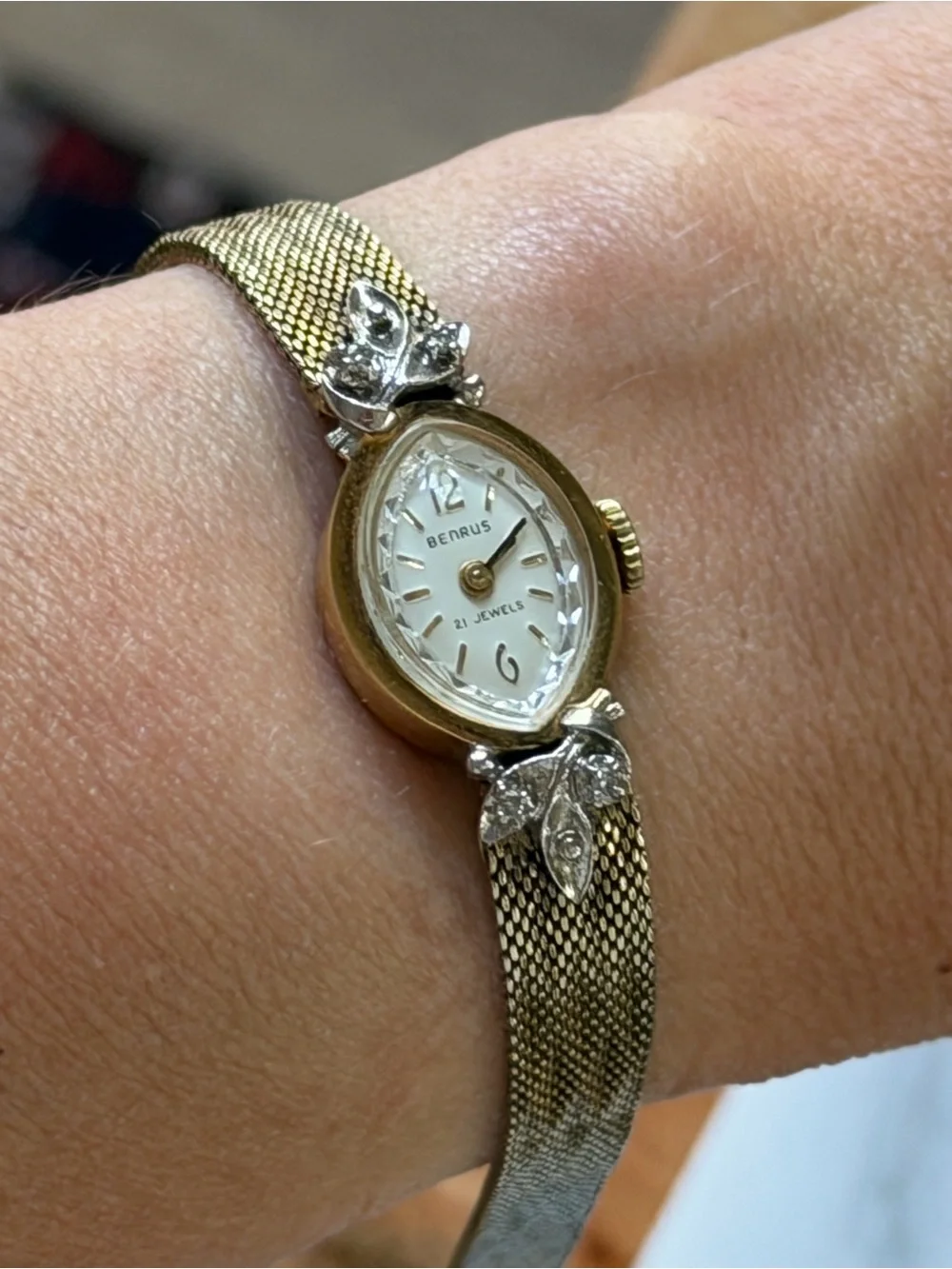 Vintage Benrus 21 Jewel Ladies Wristwatch Manual Wind Mesh Band - Running!